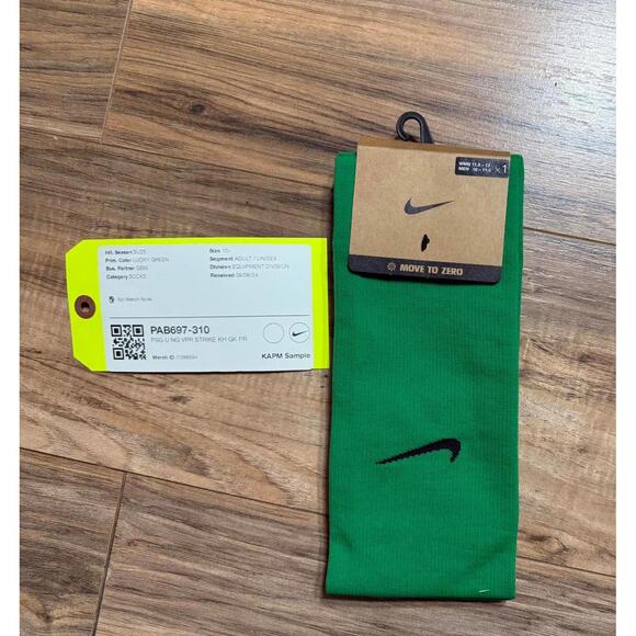 Nike x PSG 2025/26 GK Vapor Strike Knee-High Socks - Picture 1 of 3